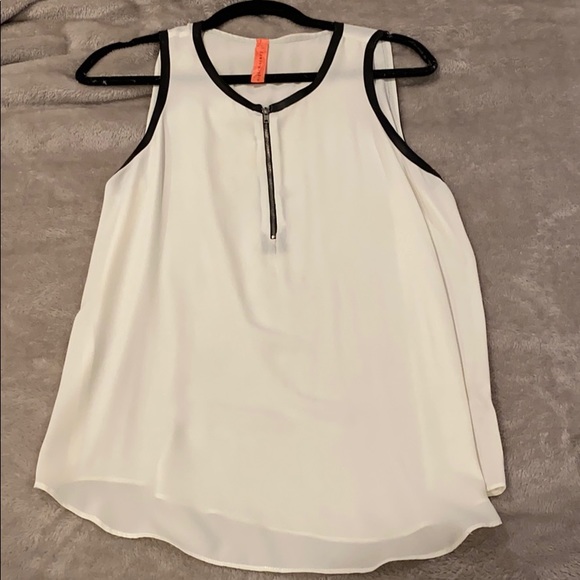White blouse tank with leather trim - Picture 1 of 3